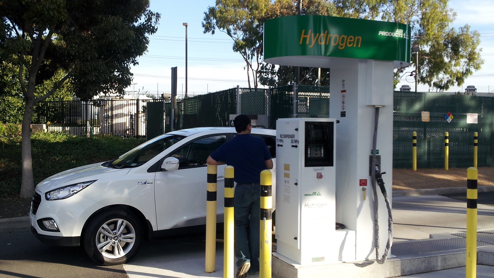 2015 Hyundai Tucson Fuel Cell at hydrogen fueling station, Fountain Valley, CA