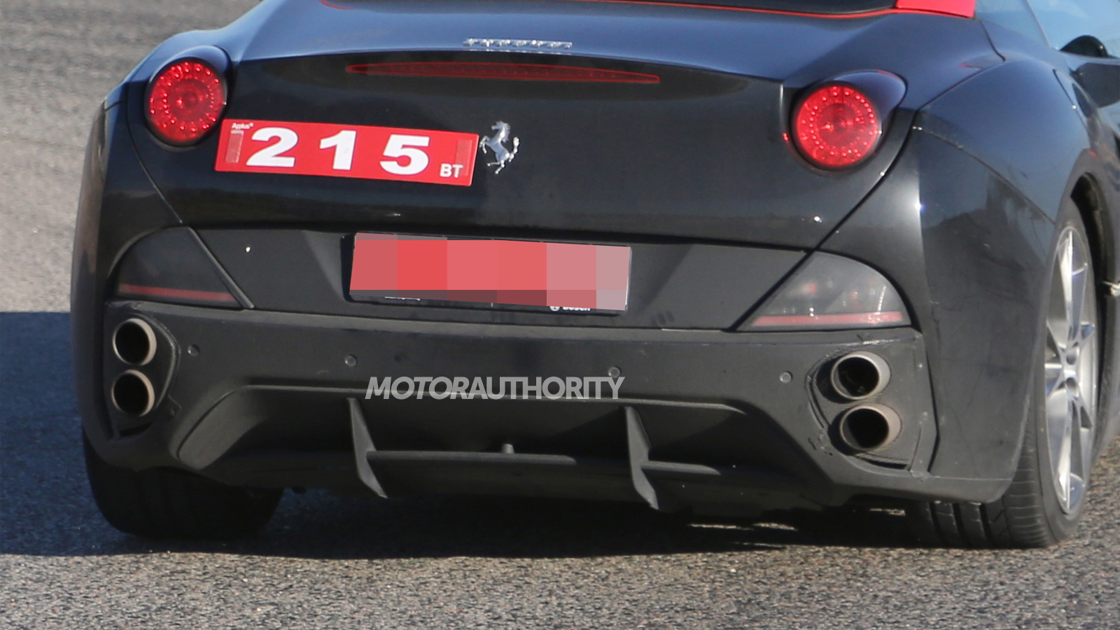 2015 Ferrari California replacement test mule spy shots