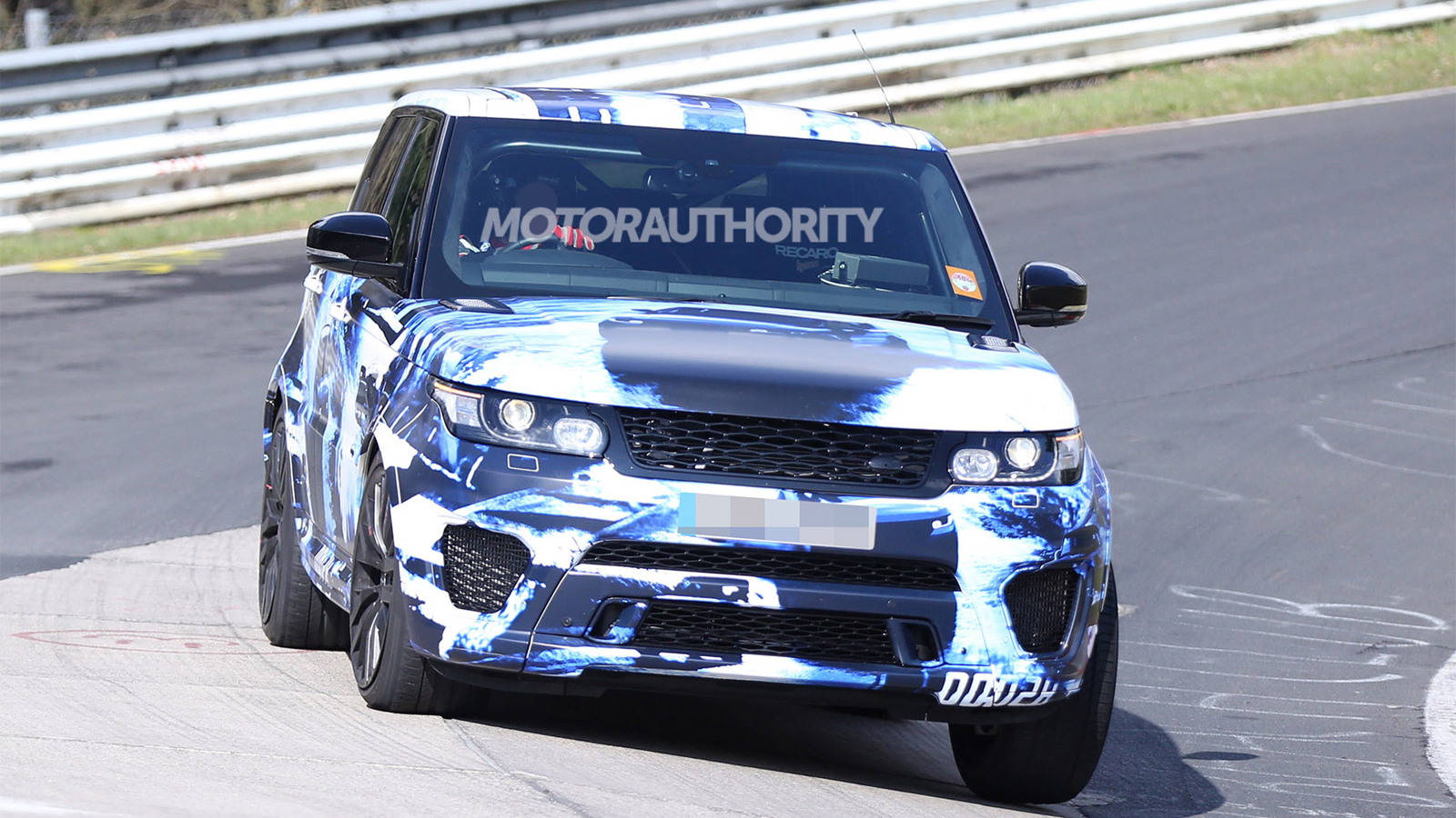 2015 Land Rover Range Rover Sport SVR spy shots