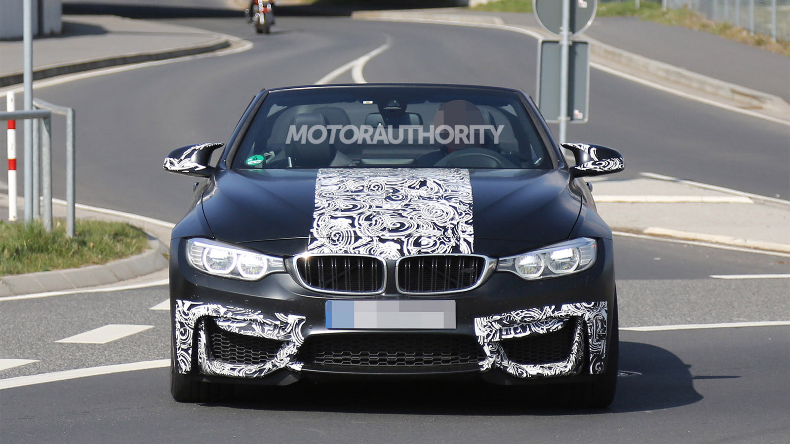 2015 BMW M4 Convertible spy shots