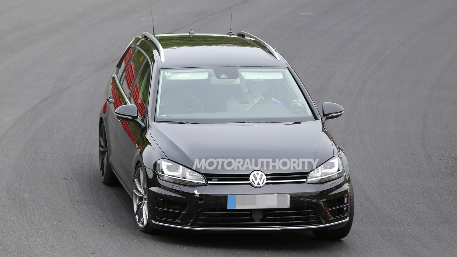 2015 Volkswagen Golf R wagon spy shots