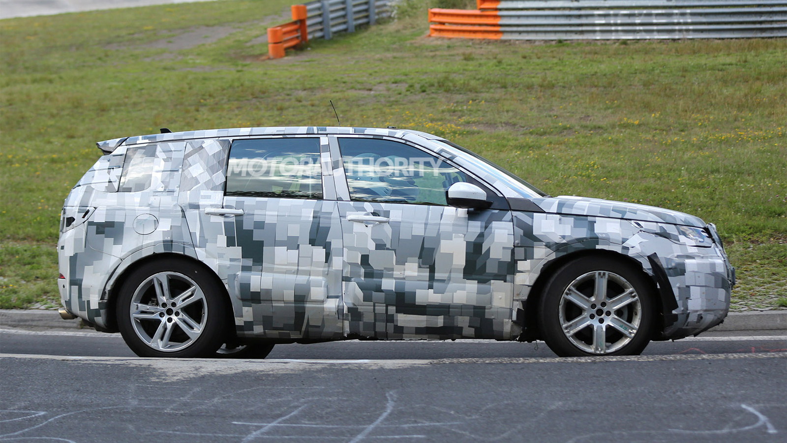 2016 Land Rover Discovery Sport (LR2 replacement) spy shots