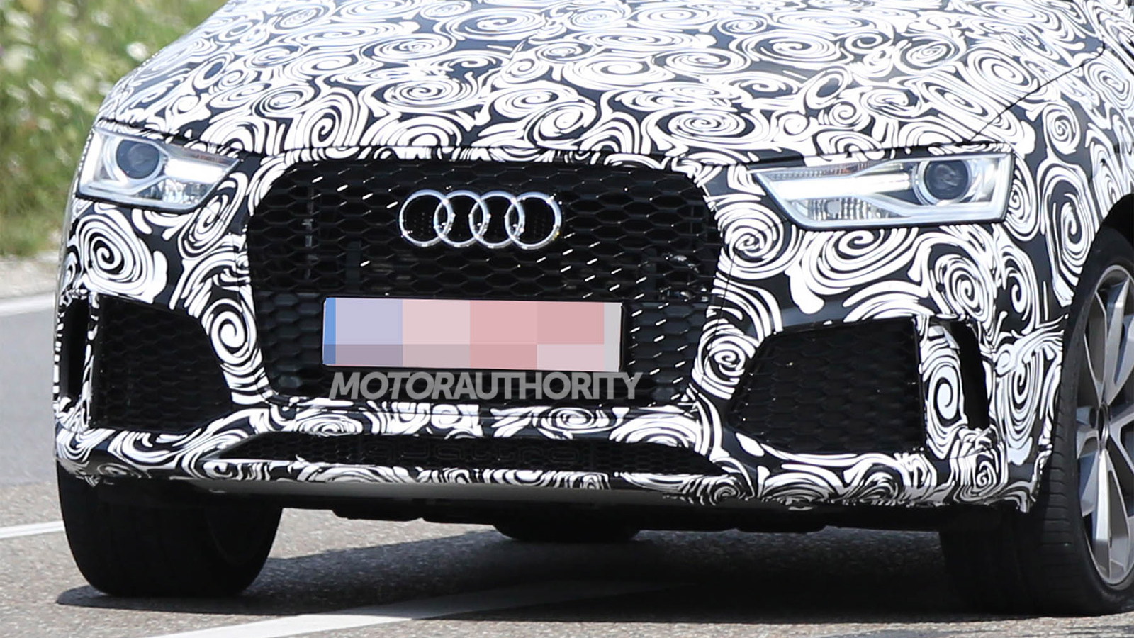 2016 Audi RS Q3 facelift spy shots