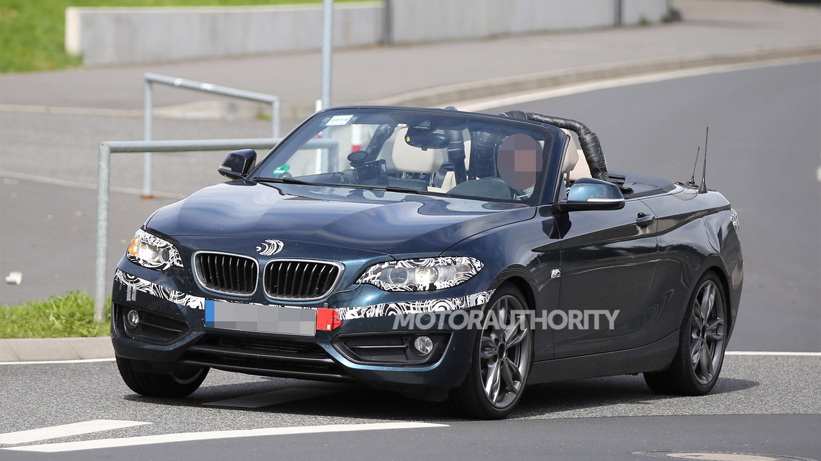 2015 BMW 2-Series Convertible spy shots