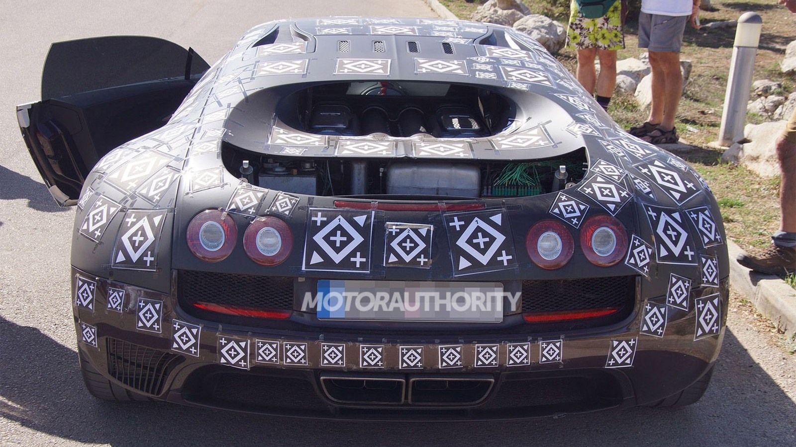 2016 Bugatti Chiron spy shots 