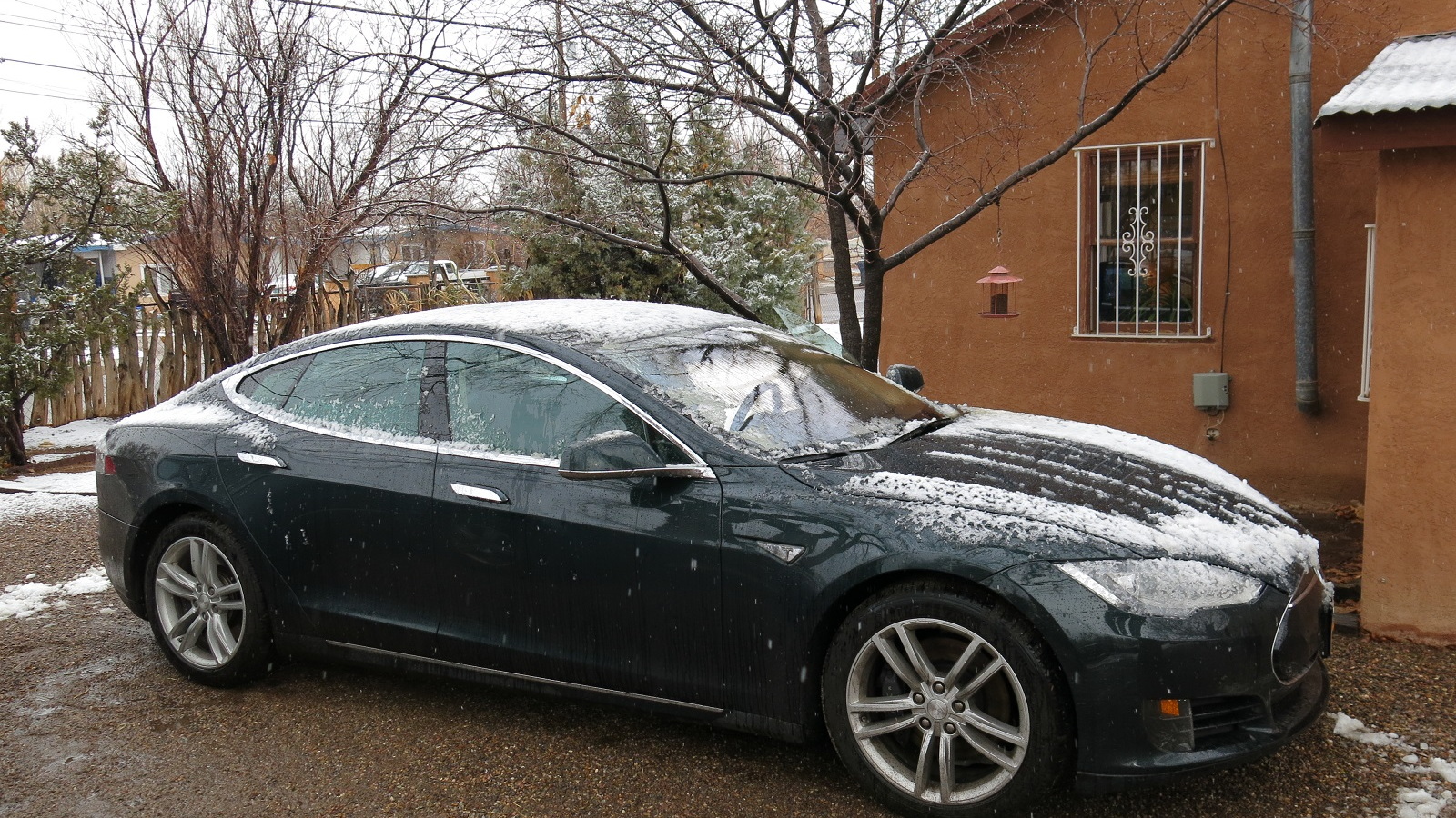 Tesla Model S in Albuquerque's 'snowstorm' during NY-to-California road trip  [photo: David Noland]