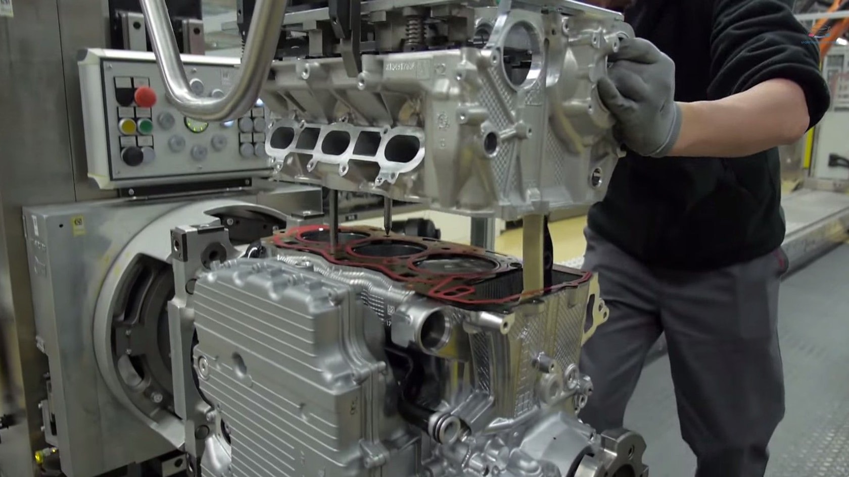 Engine plants. Engine Assembly. VR на производстве порш. Tesla Assembly line. Engine Assembly cumnis.