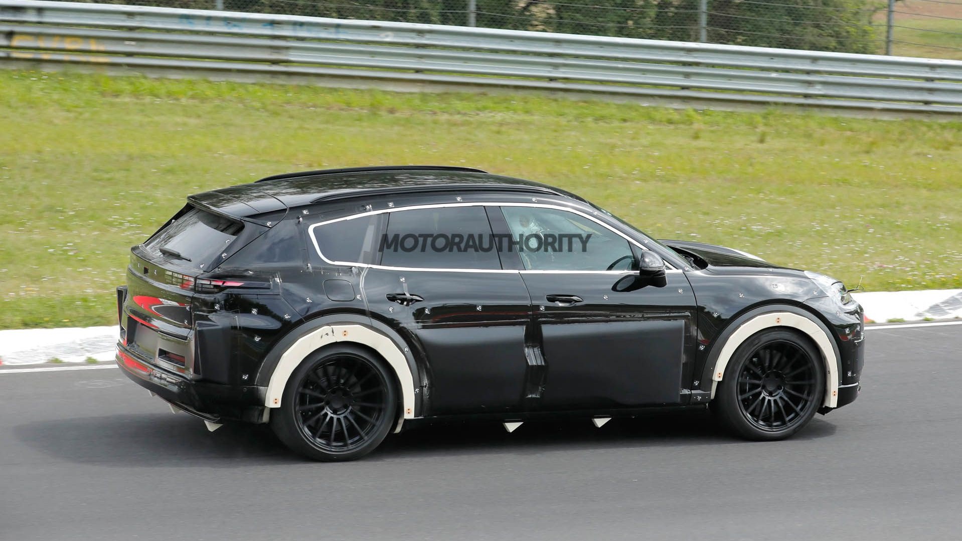 2027 Porsche Cayenne EV spy shots - Photo credit: Baldauf