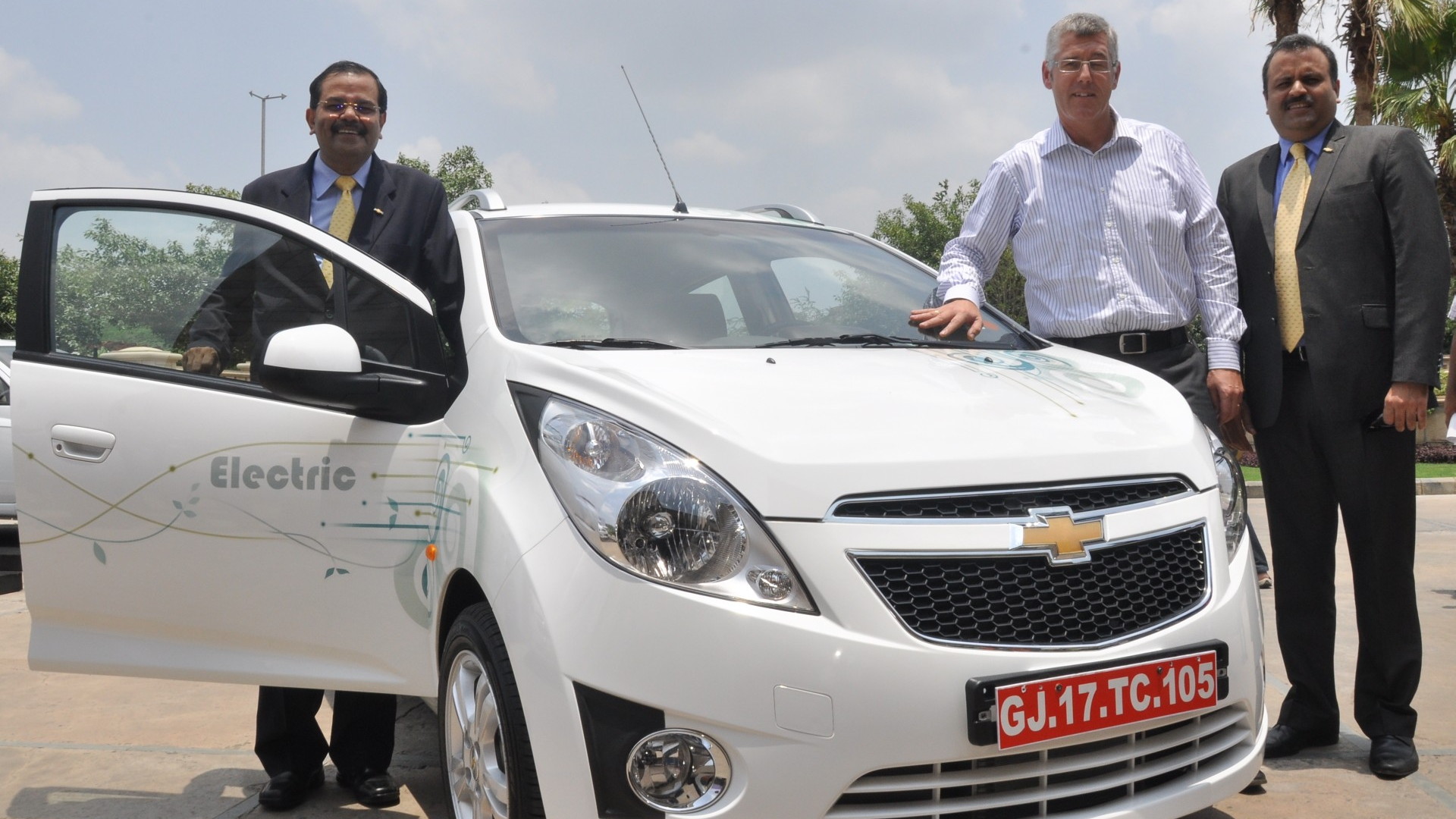 Chevrolet Beat EV electric vehicle with GM executives, India, June 2011