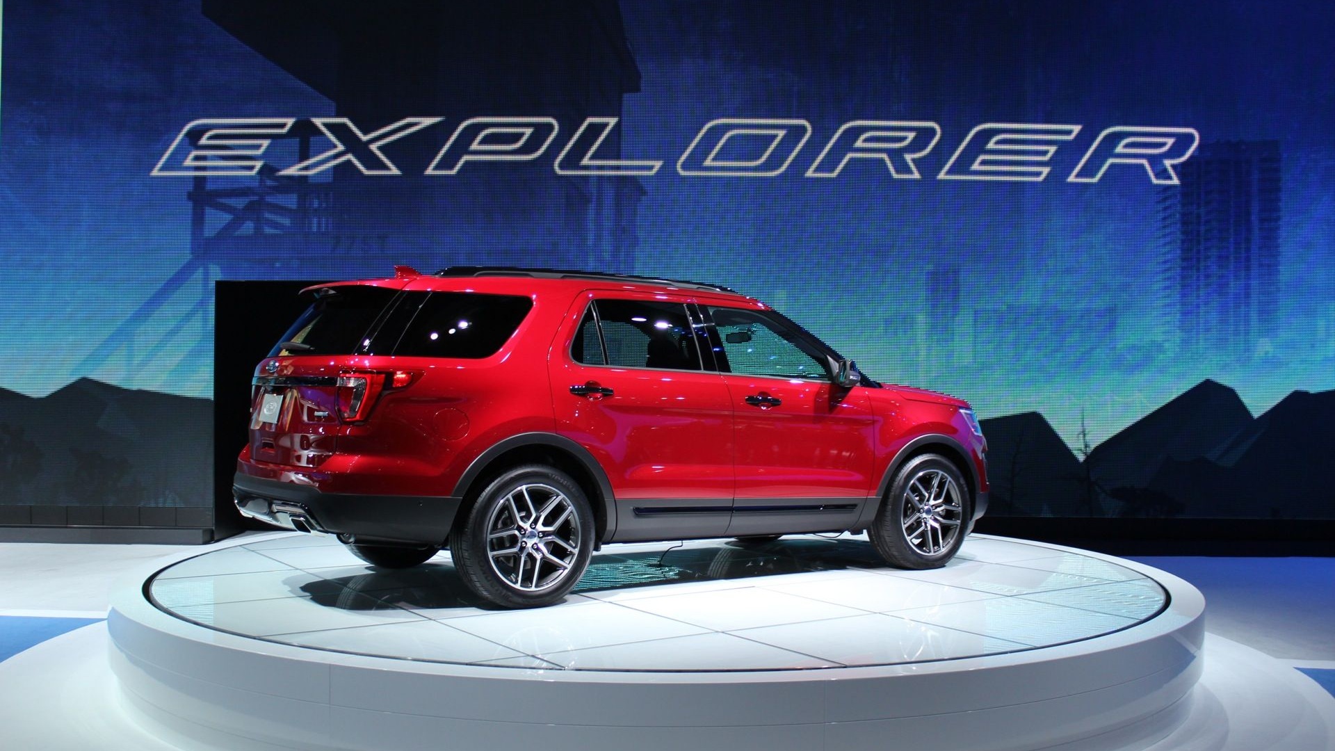 2016 Ford Explorer  -  2014 Los Angeles Auto Show live photos