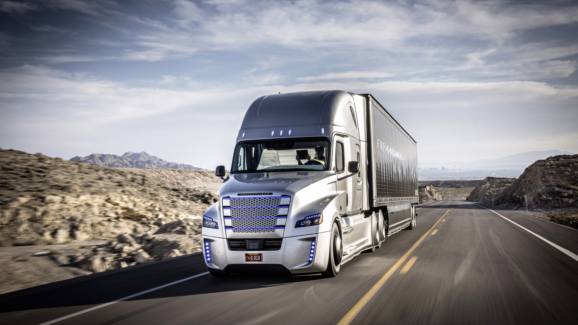 Freightliner Inspiration Truck self-driving truck concept