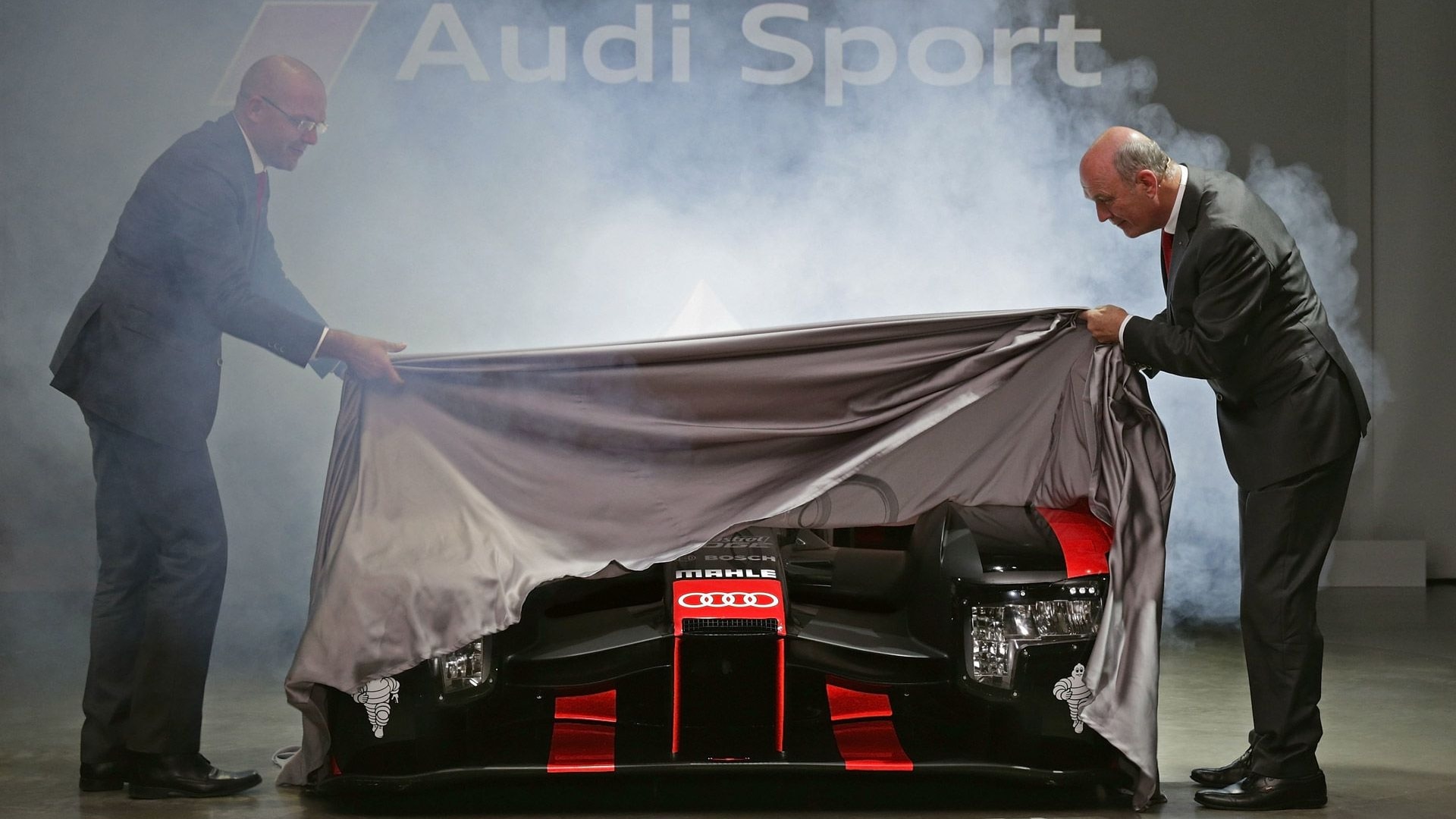 2016 Audi R18 LMP1 World Endurance Championship race car