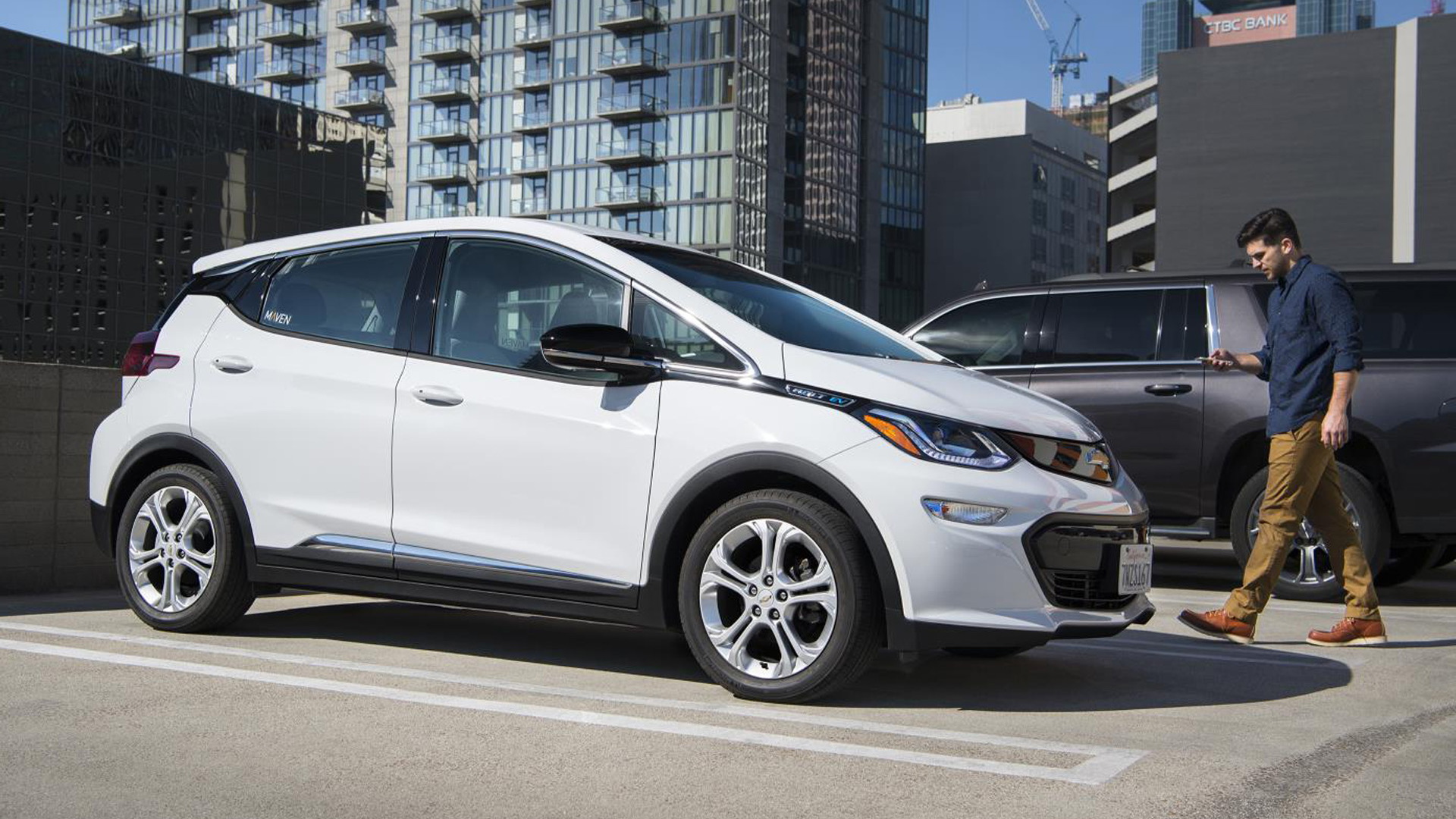2017 Chevrolet Bolt EV added to Maven car- and ride-sharing fleet in Los Angeles, California
