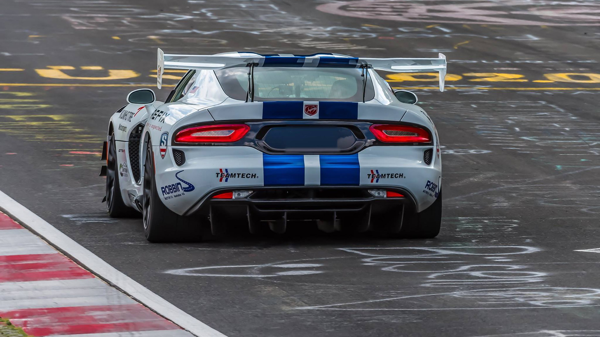 2017 Dodge Viper ACR in preparation for Nürburgring lap record attempt - Image via ViperRingKing