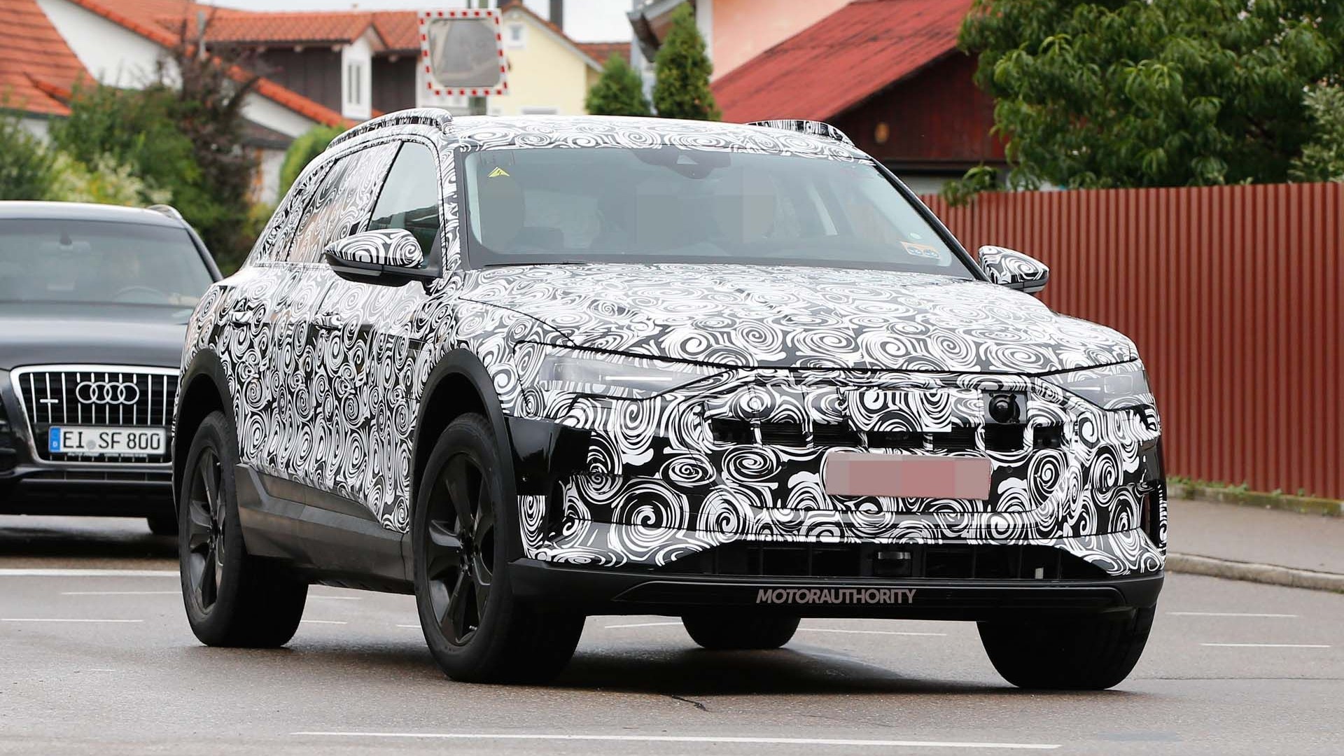2019 Audi e-tron Quattro electric spy shots - Images via S. Baldauf/SB-Medien