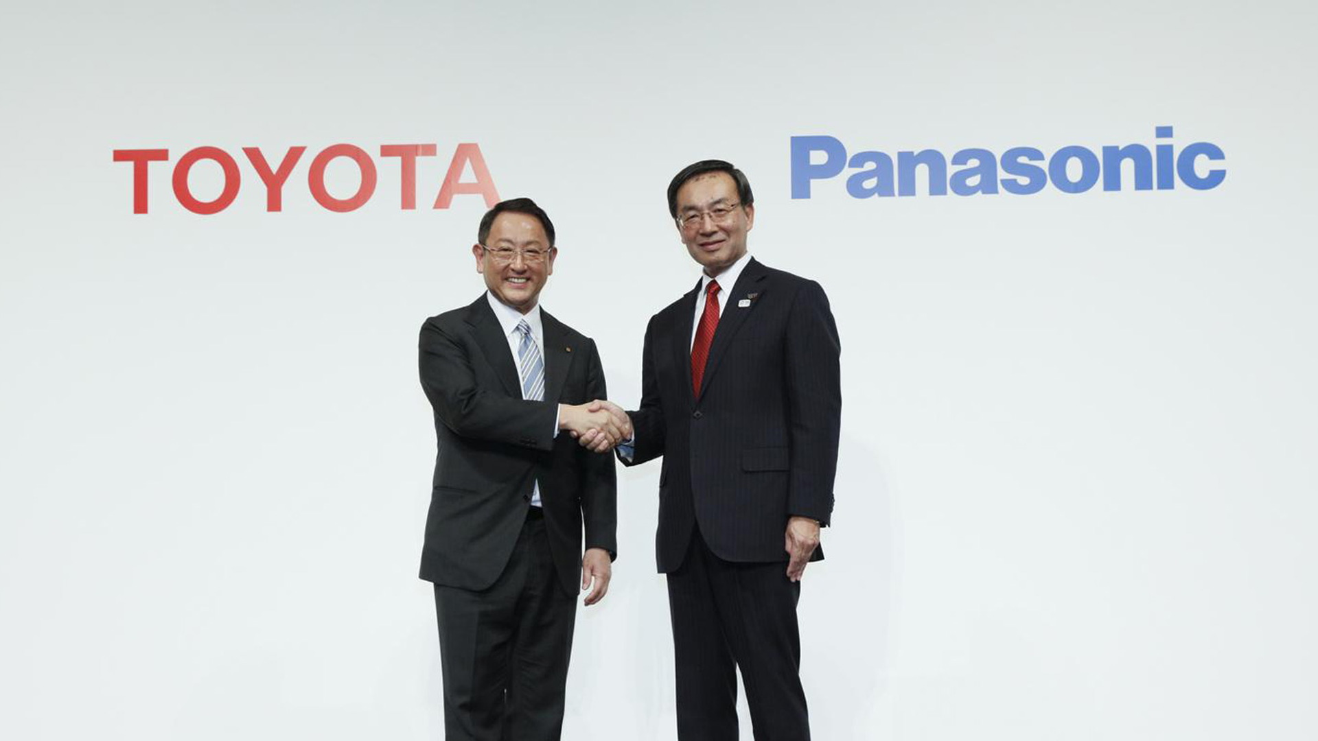 Toyota President Akio Toyoda (left) and Panasonic President Kazuhiro Tsuga
