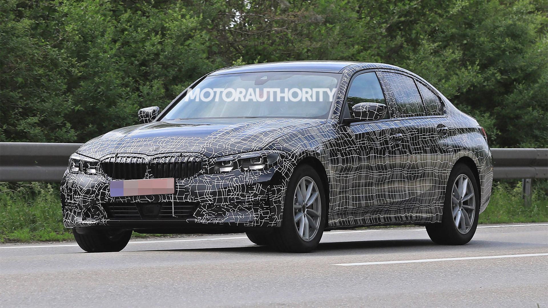 8 BMW 8-Series spy shots and video