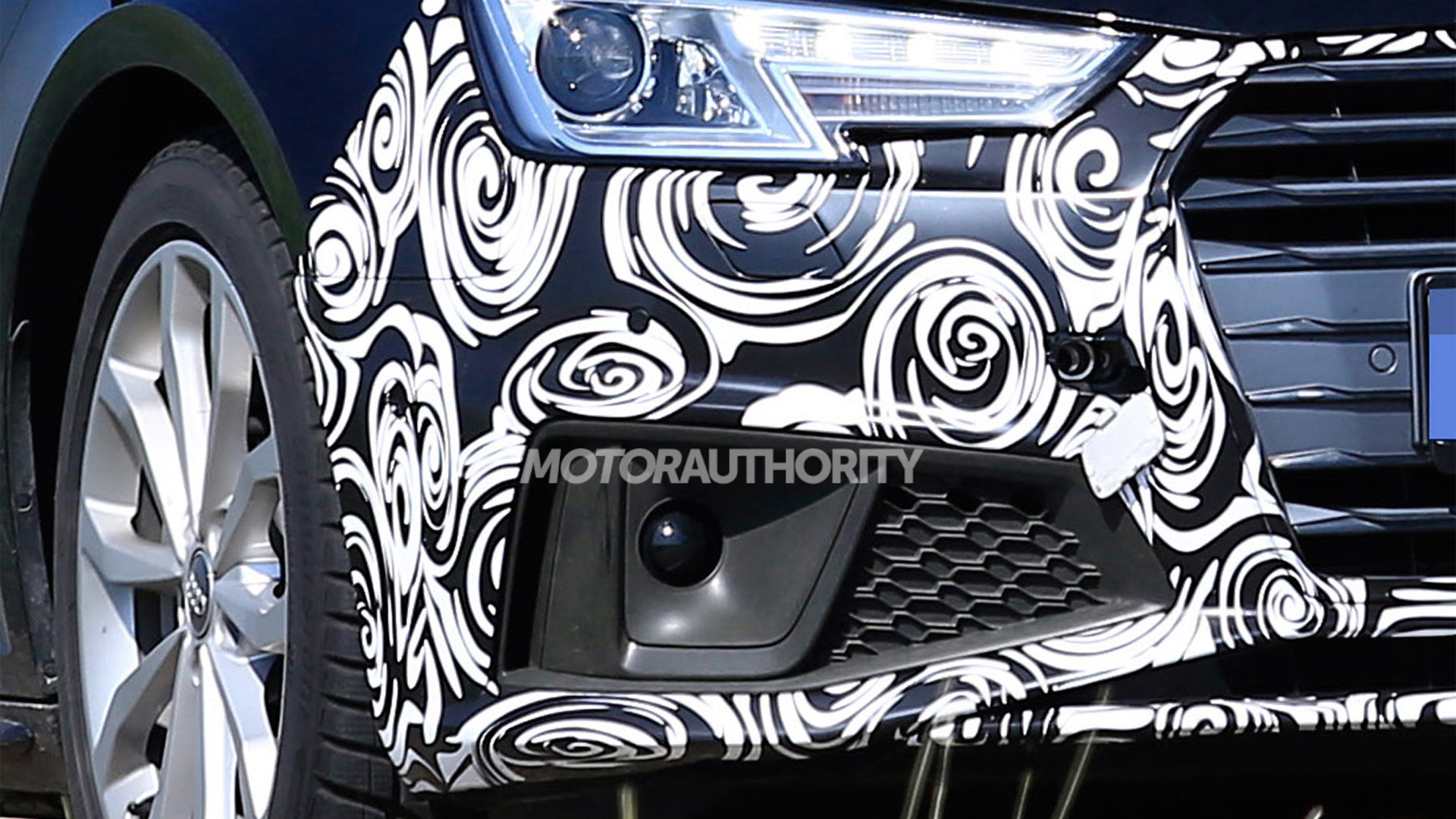 2020 Audi A4 facelift spy shots - Image via S. Baldauf/SB-Medien