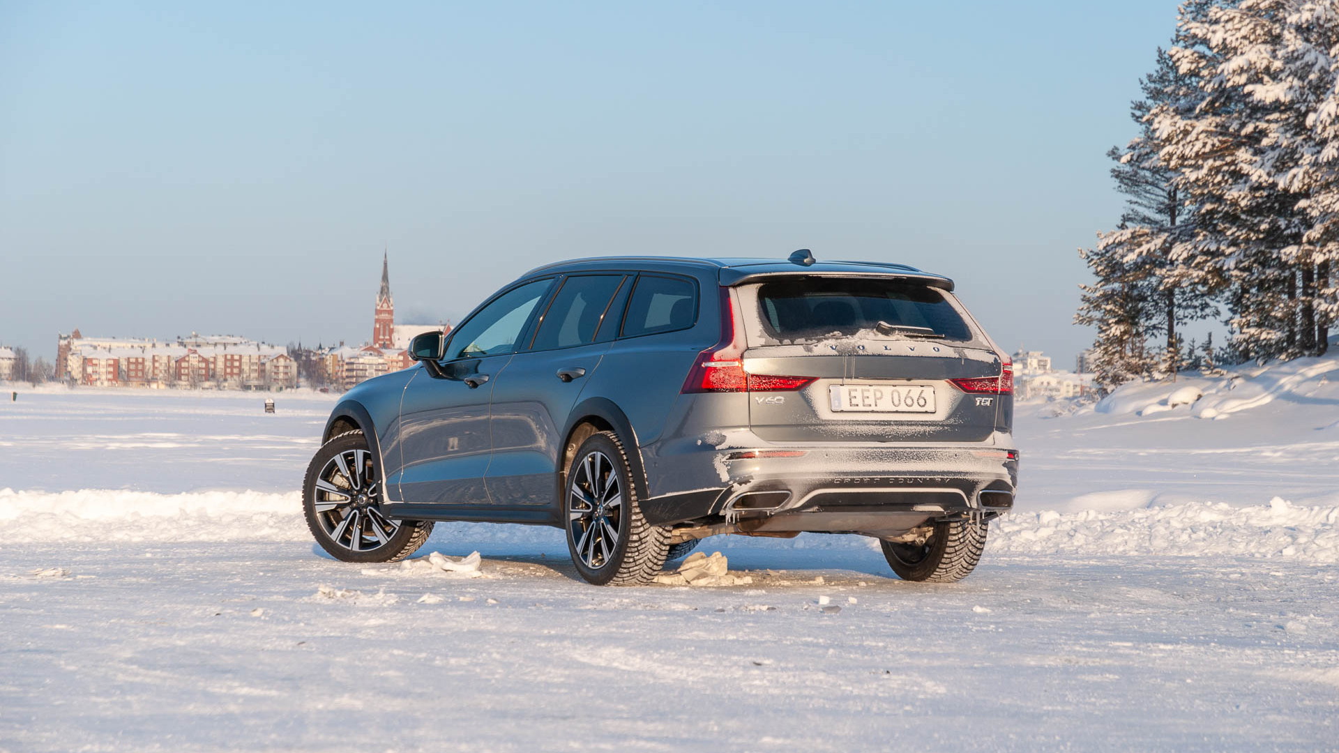 First drive review: The 2020 Volvo V60 Cross Country is ...