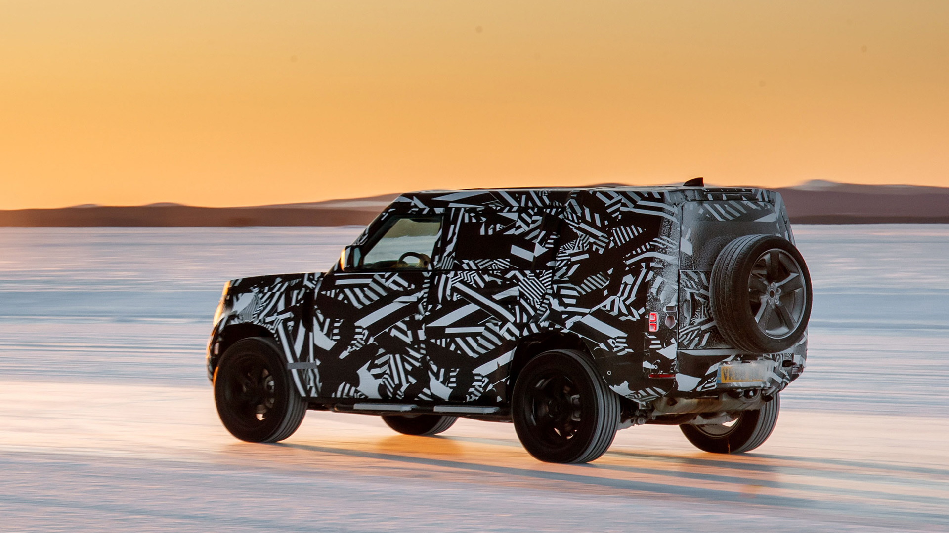 Teaser for new Land Rover Defender debuting in 2019