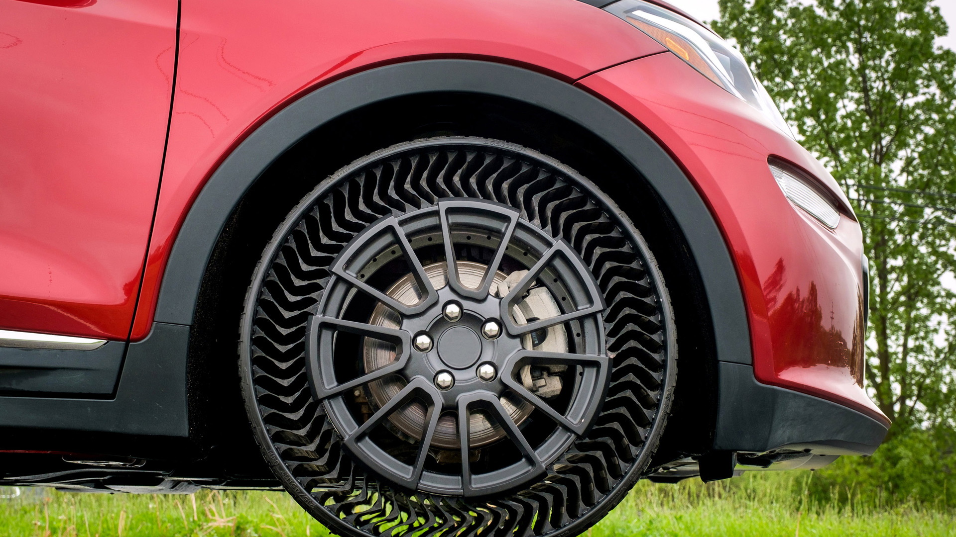 Chevrolet Bolt EV fitted with prototype airless tires from Michelin