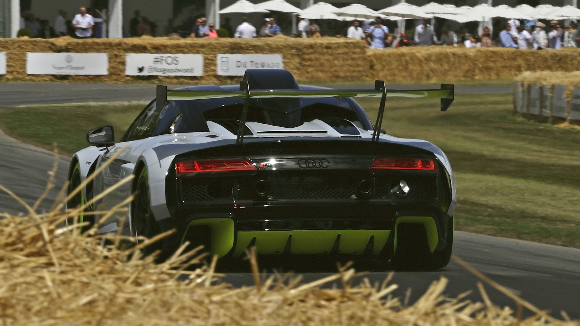 2020 Audi R8 LMS GT2 race car concept