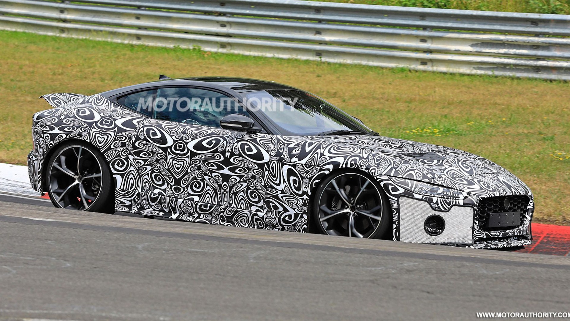 2021 Jaguar F-Type spy shots and video