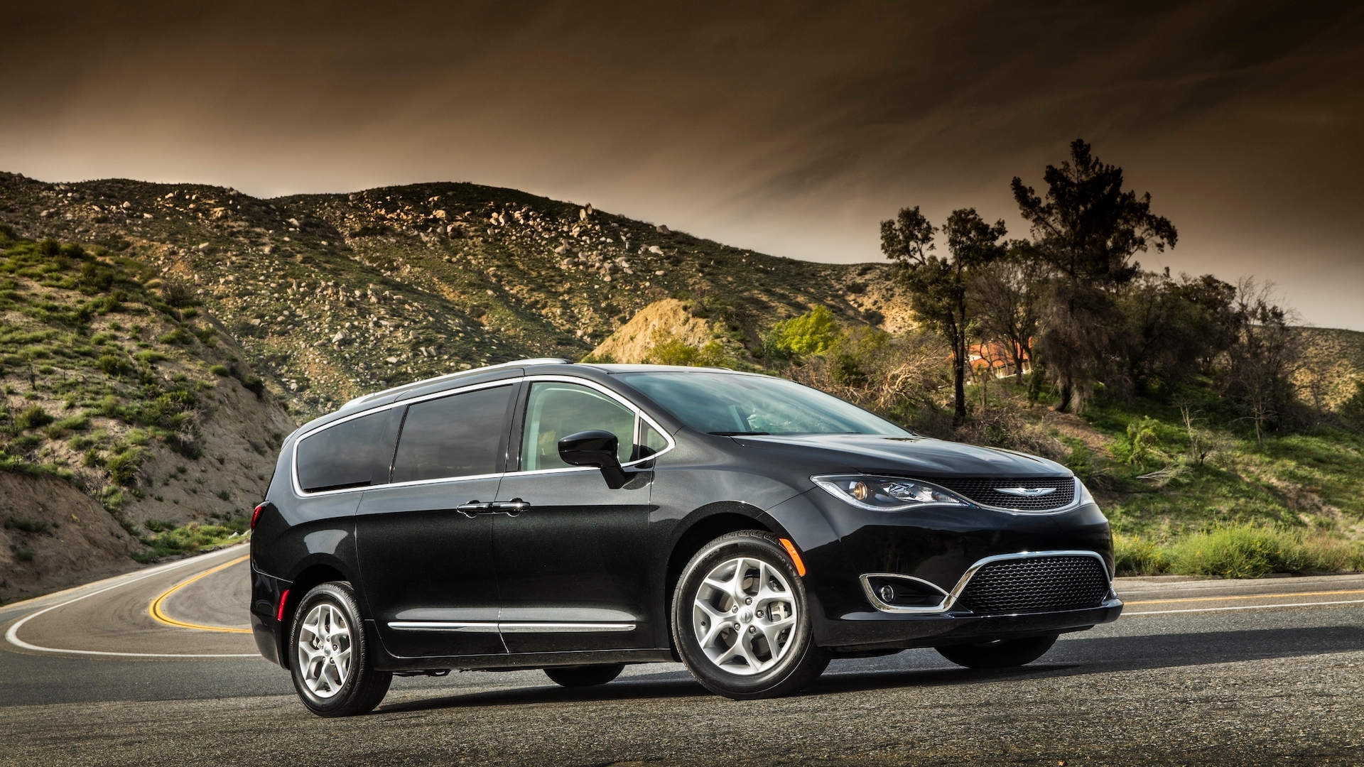 Here’s How A Chrysler Pacifica Hellcat Might Have Looked