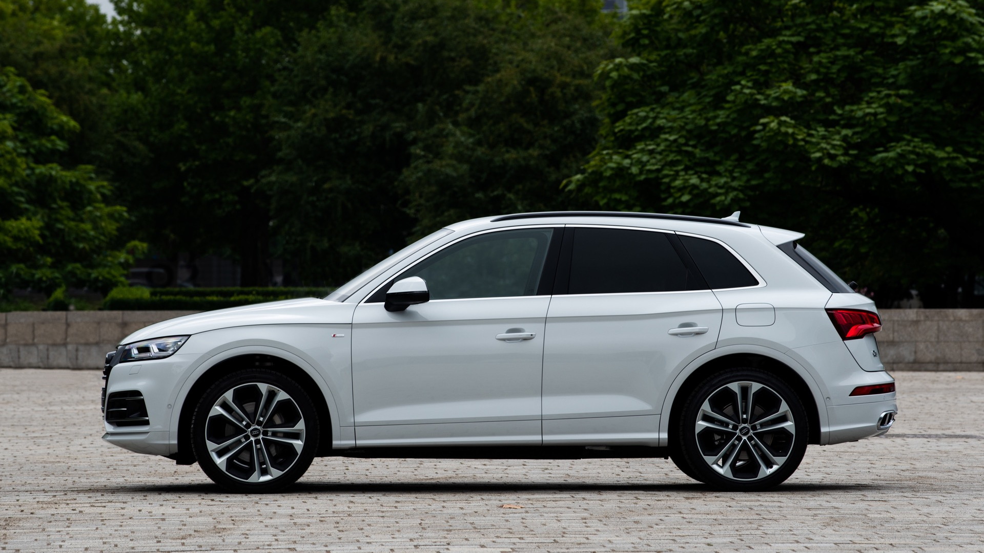 Plug In Hybrid Versions Of Audi Q5 Crossover And A8 Sedan Arrive For The Us