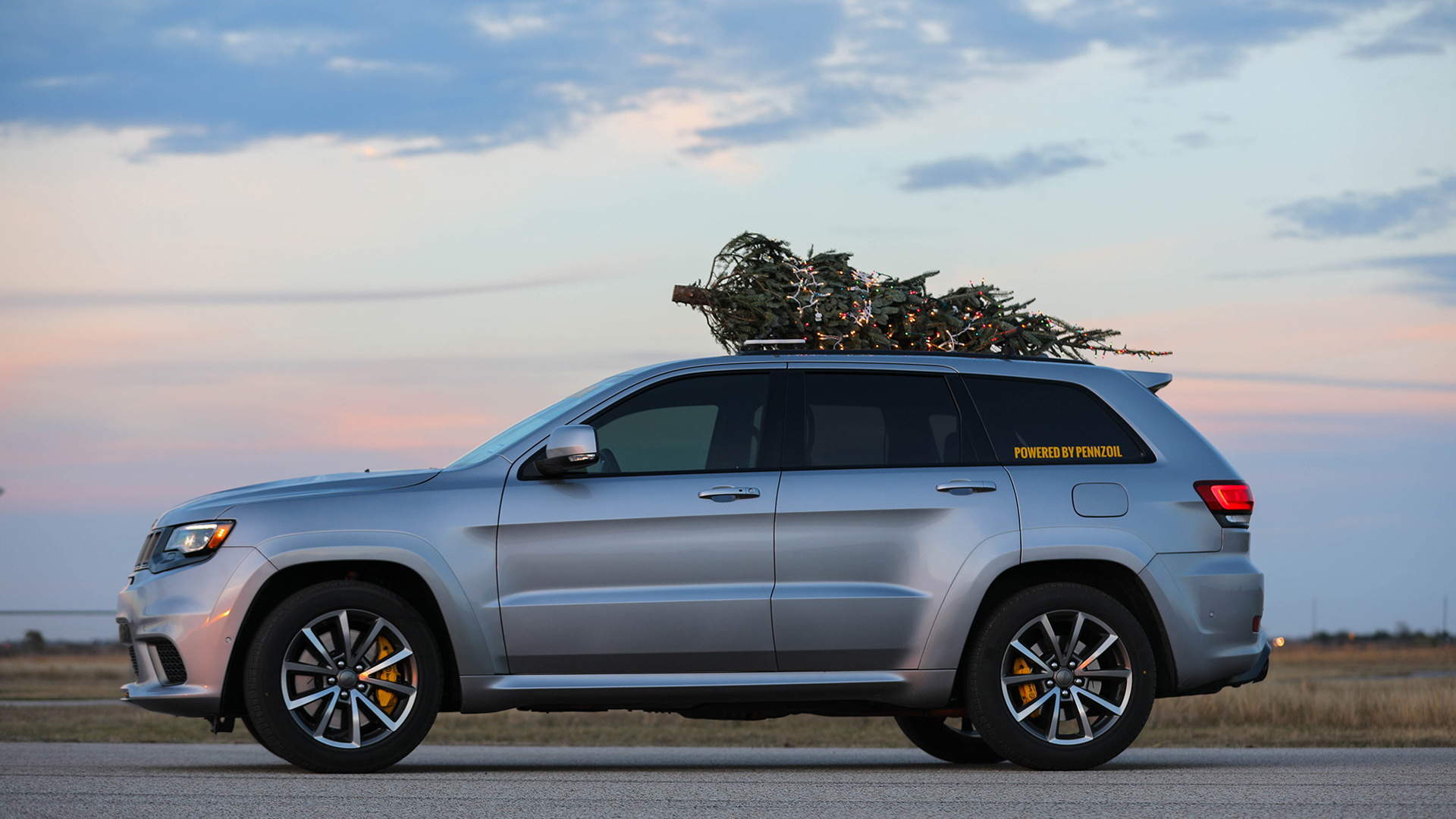 Christmas tree reaches 181 mph strapped to a Hennessey-tuned Jeep Grand Cherokee Trackhawk