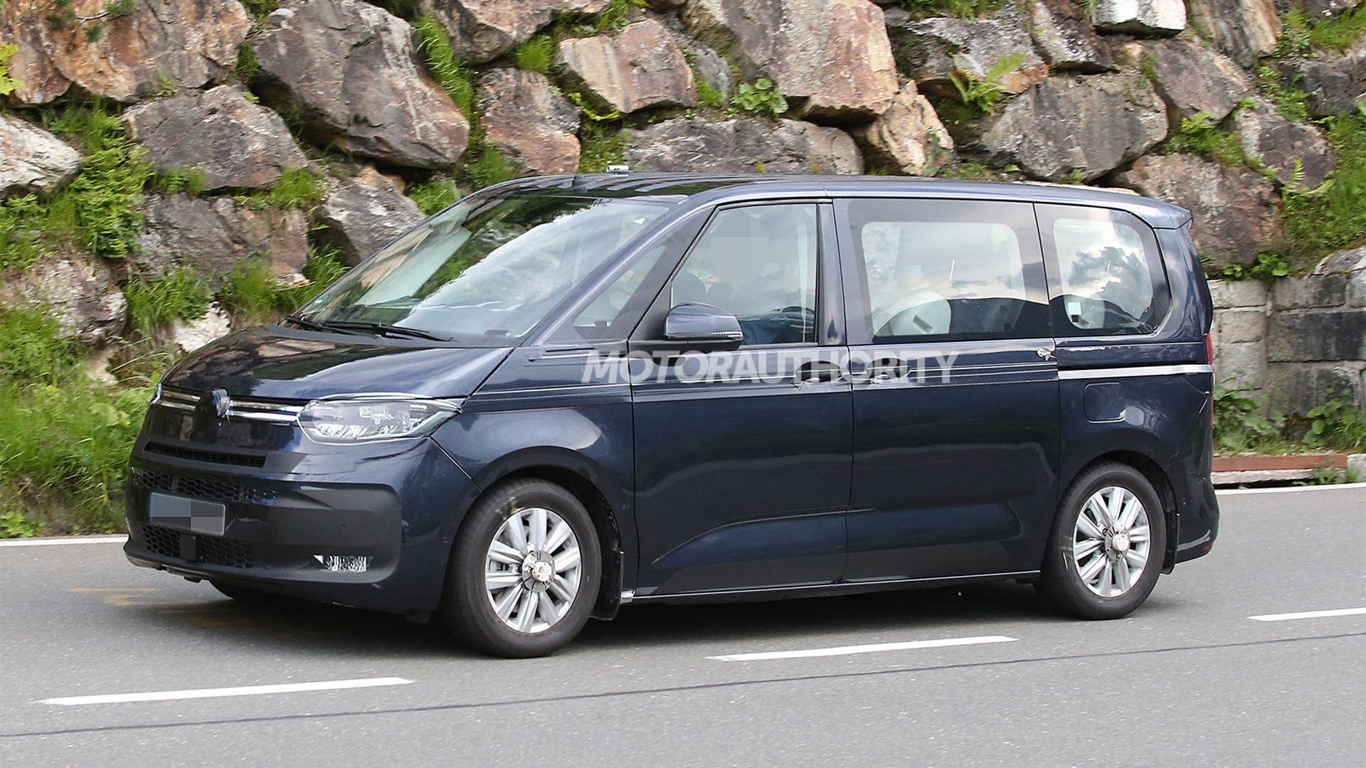 2021 volkswagen transporter (t7) spy shots and video