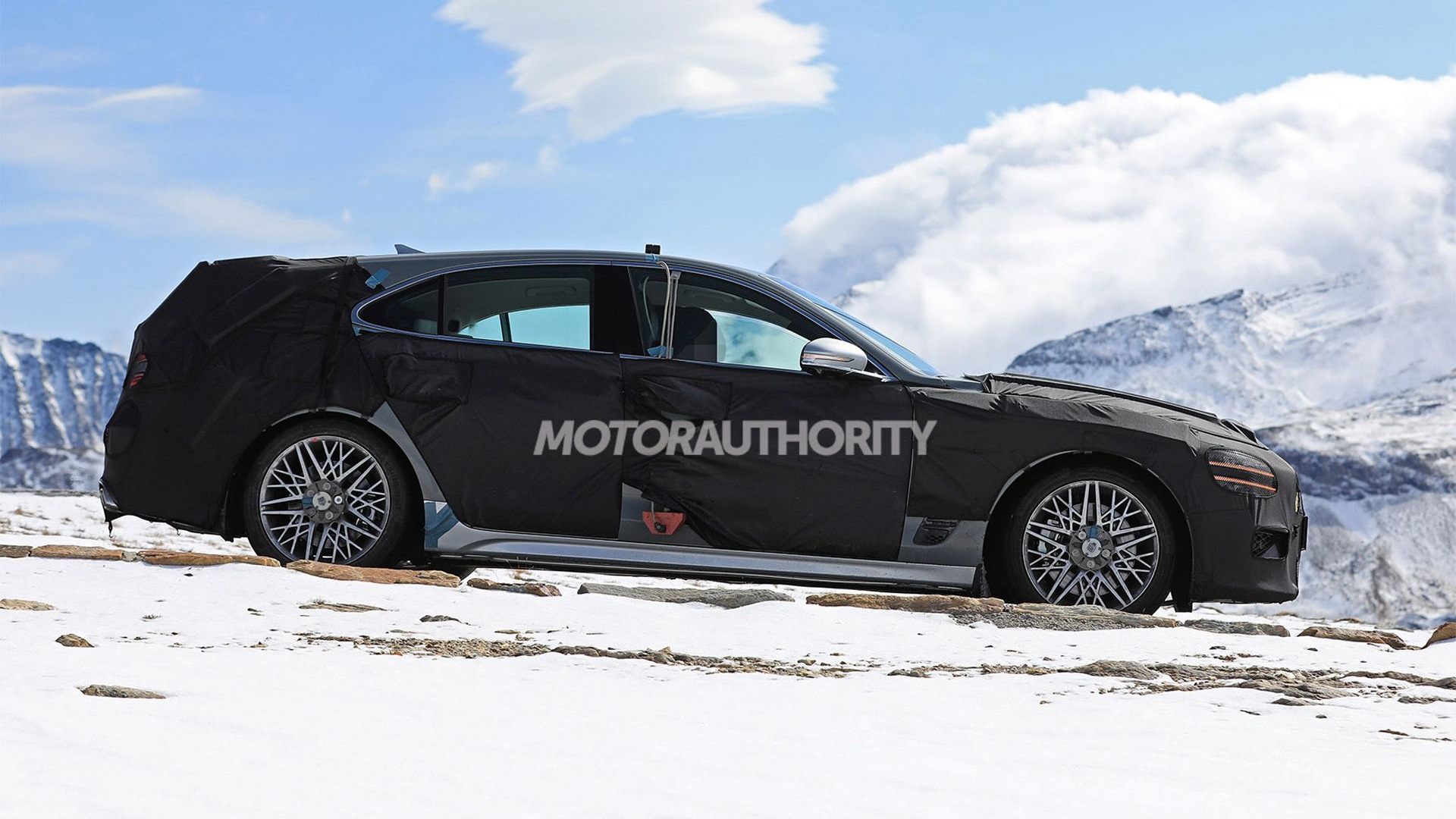 2022 Genesis G70 wagon spy shots: Longroof coming but probably not to US