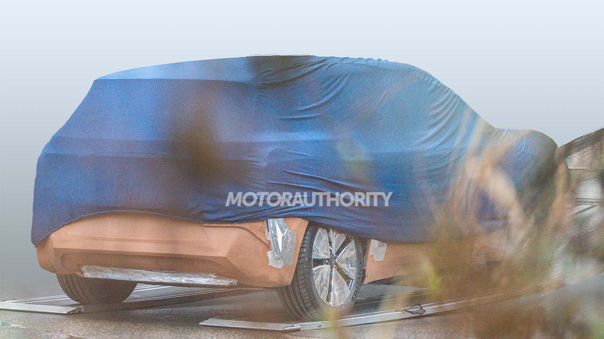 2023 Ford MEB-based electric crossover spy shots - Photo credit: S. Baldauf/SB-Medien