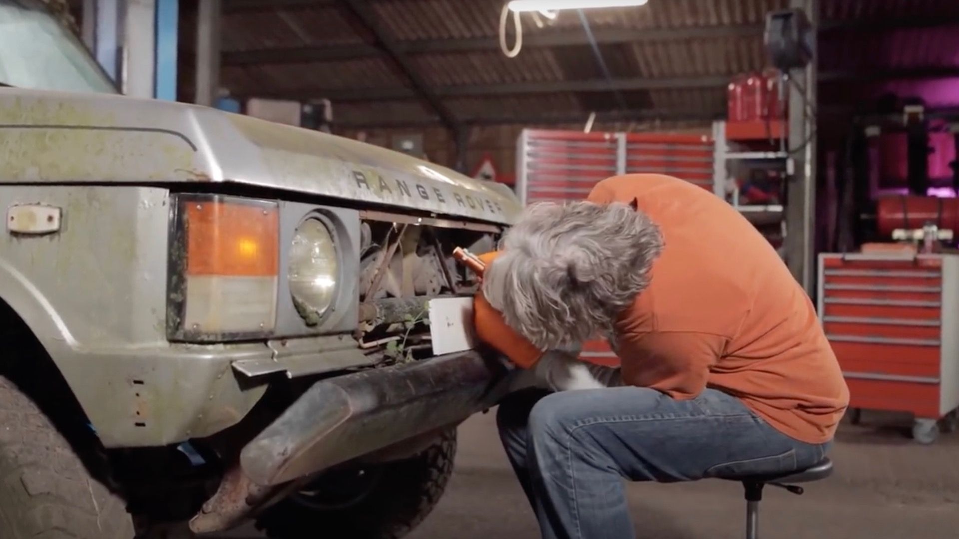 Edd China works on a 1982 Land Rover Range Rover