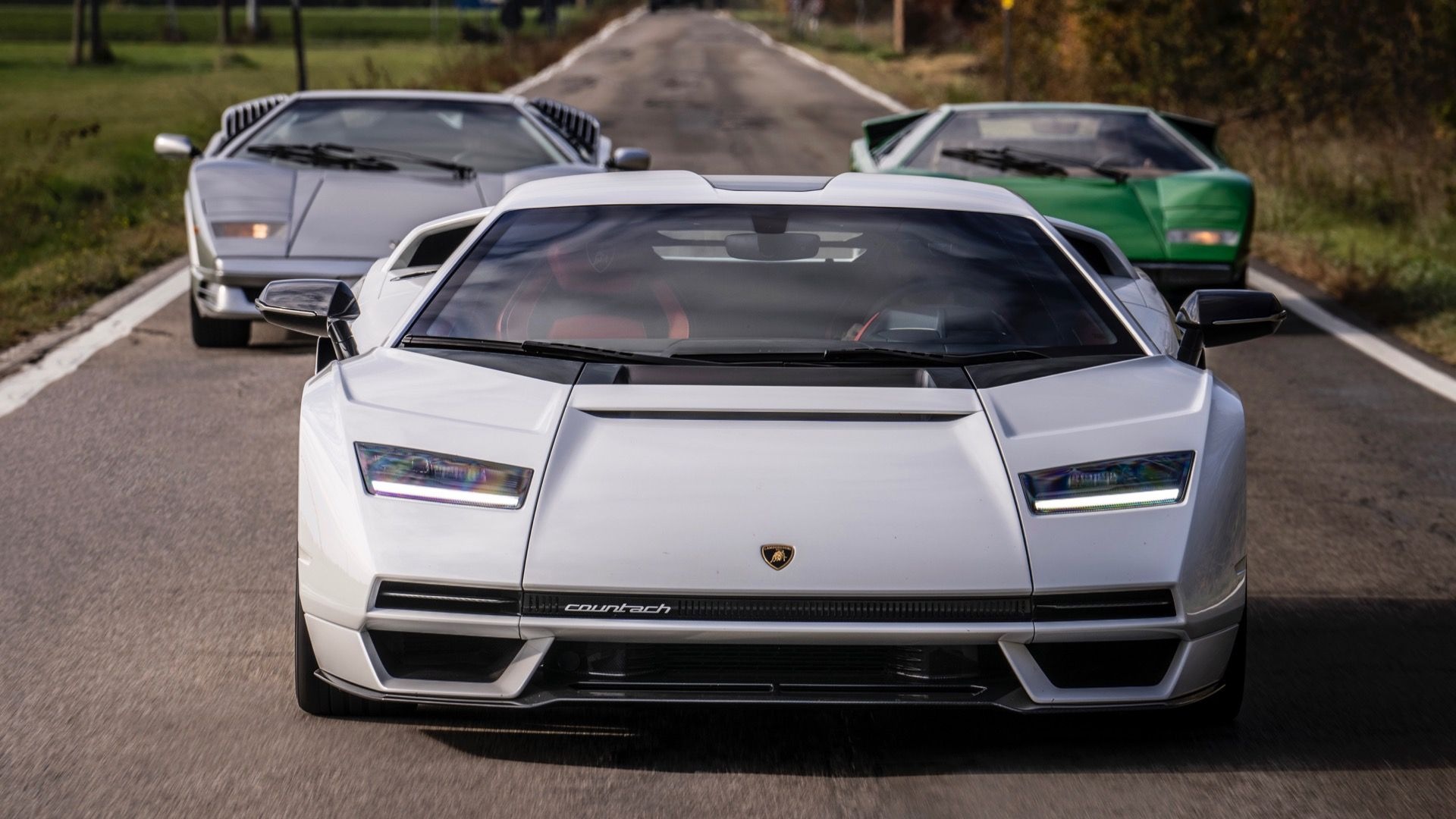 Watch the Lamborghini Countach LPI 800-4 hit the road for