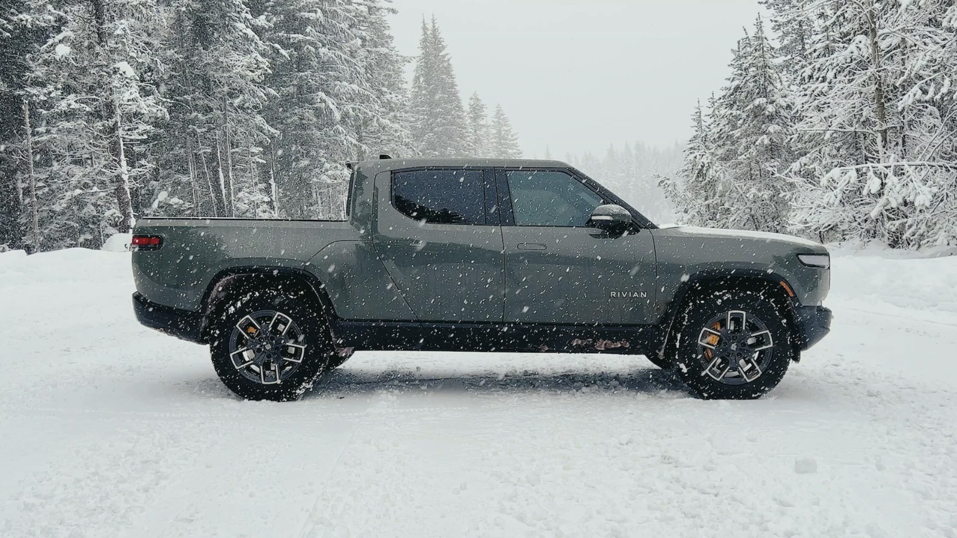 Rivian introduces Snow mode on R1T and R1S