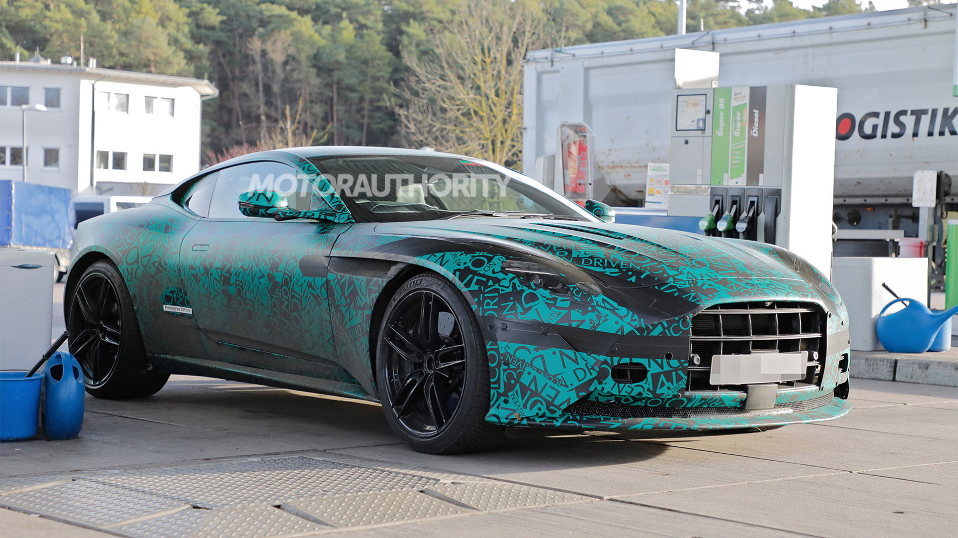 2024 Aston Martin DB11 facelift spy shots - Photo credit: Baldauf