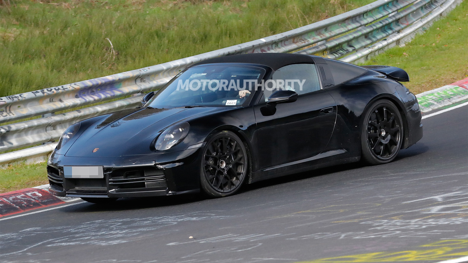 2025 Porsche 911 Targa facelift spy shots - Photo credit: Baldauf