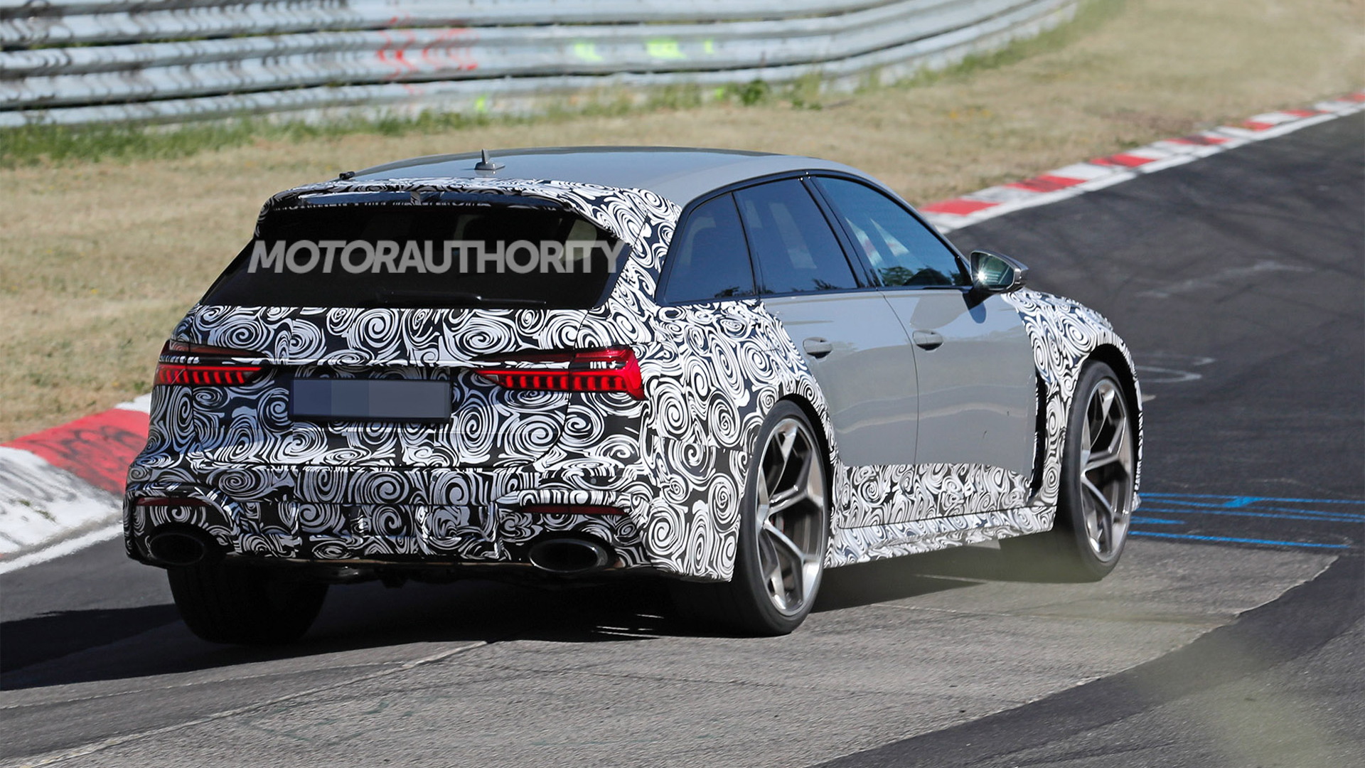 2025 Audi RS 6 Avant GT spy shots and video