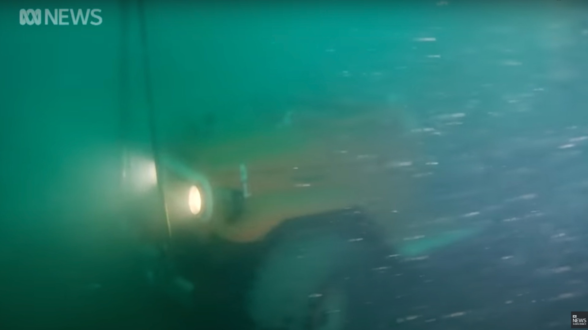 1978 Toyota Land Cruiser "Mudcrab" sets underwater driving records