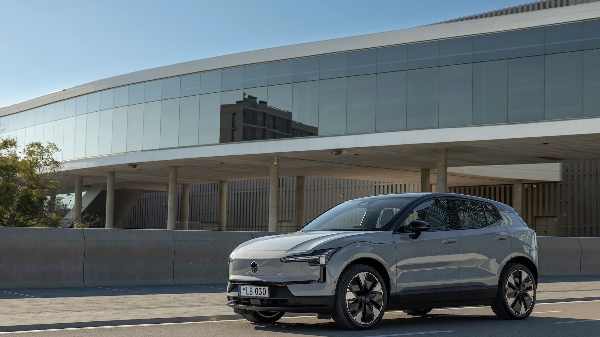 2025 Volvo EX30 electric SUV (dual-motor, Vapor Grey)