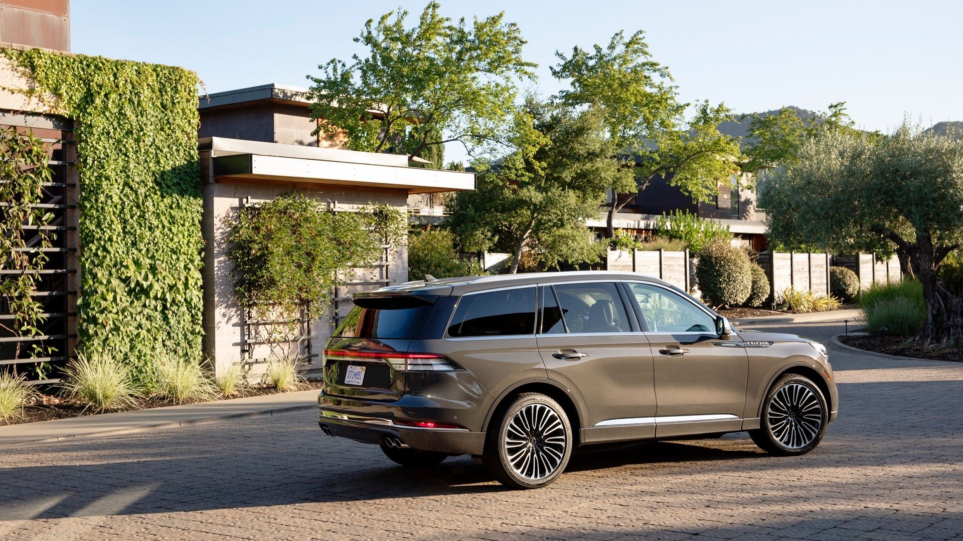 2024 Lincoln Aviator loses plugin hybrid powertrain