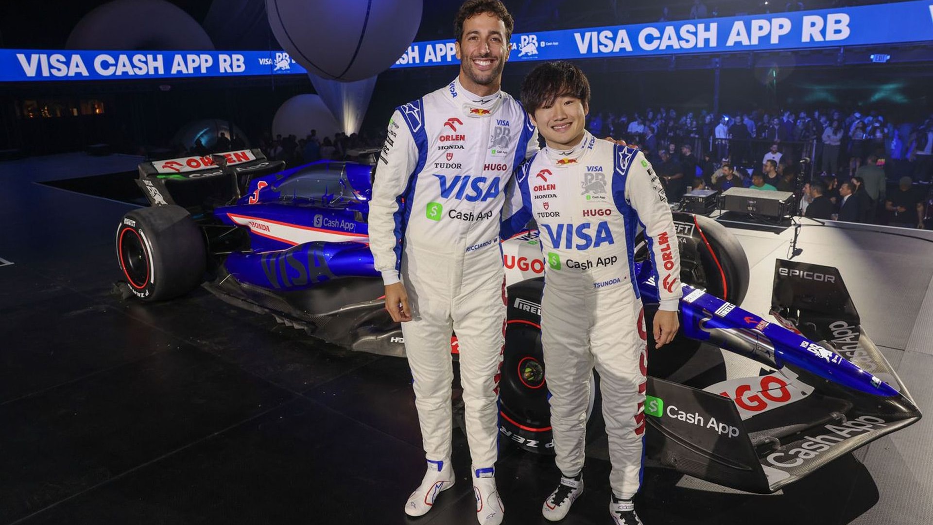 Daniel Ricciardo (left) and Yuki Tsunoda