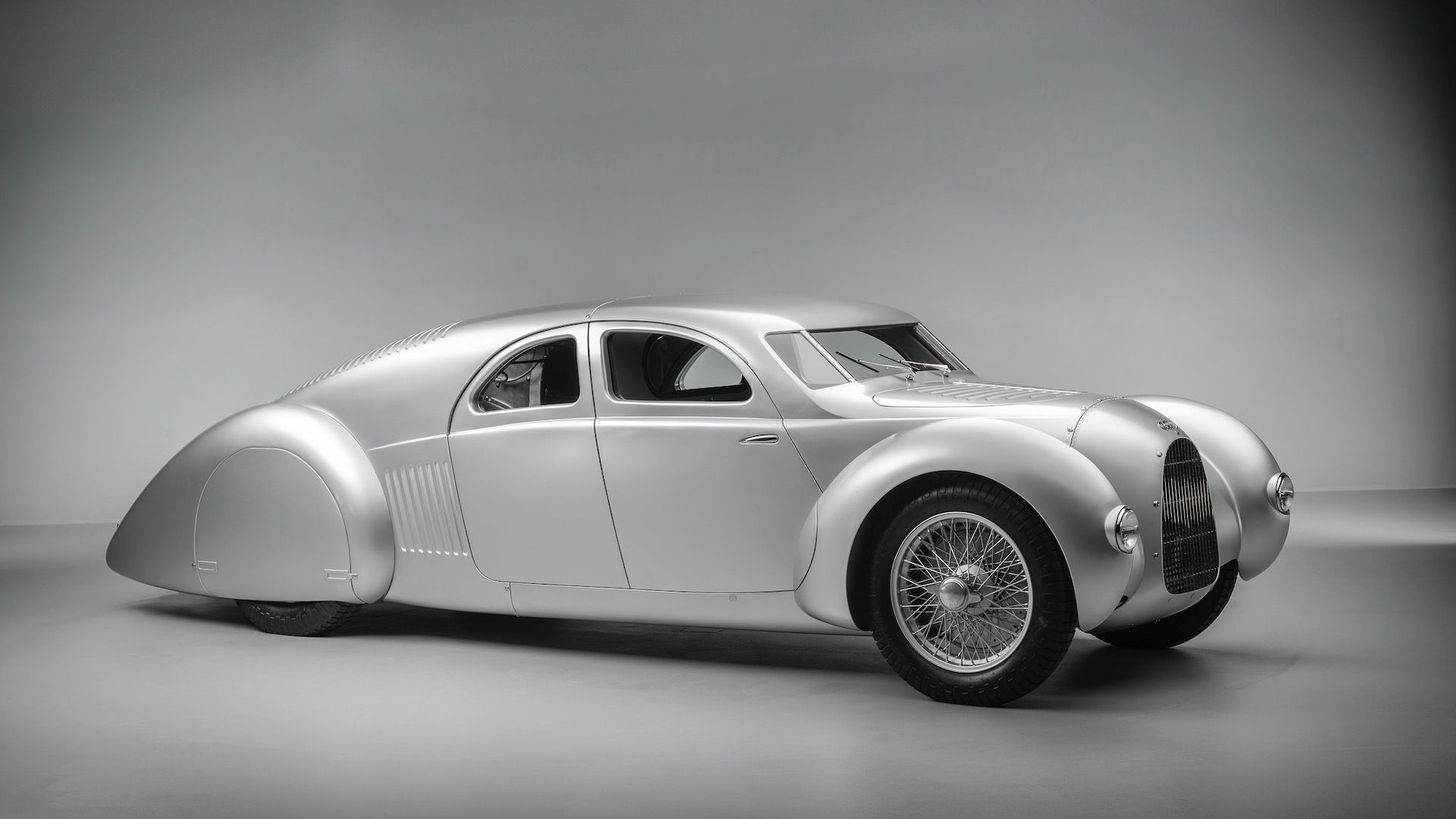 Audi built the 16-cylinder super sedan it designed in the 1930s and ...