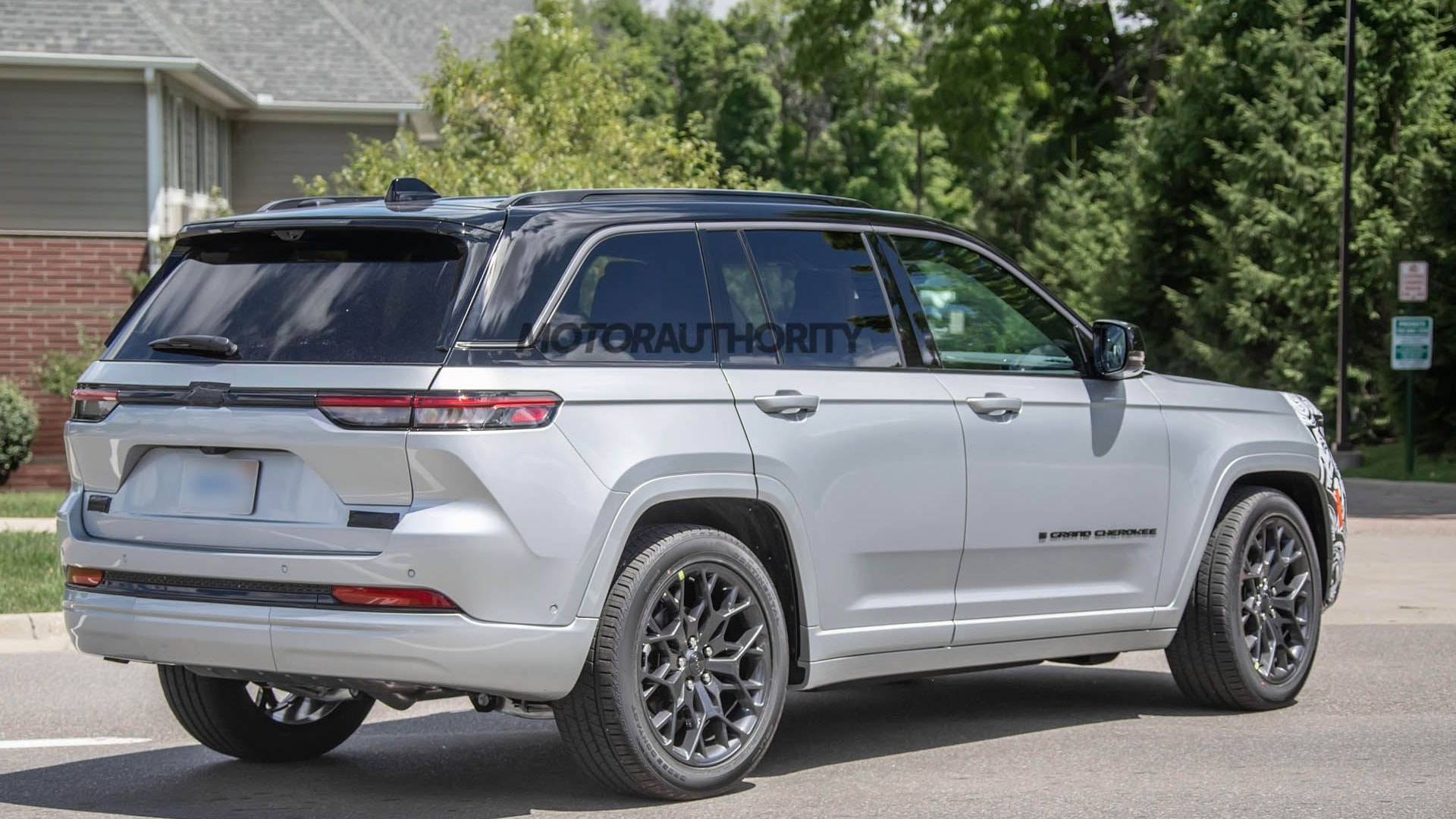 2026 Jeep Grand Cherokee spy shots - Photo credit: Baldauf