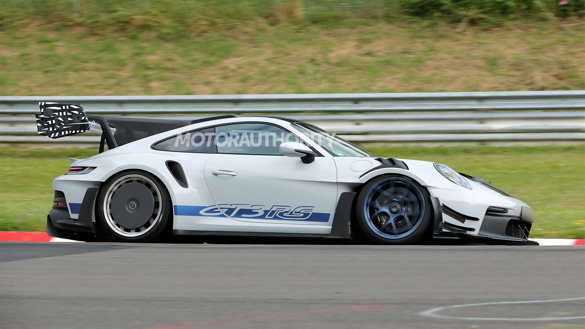 2025 Porsche 911 GT3 RS MR spied with zero disguise