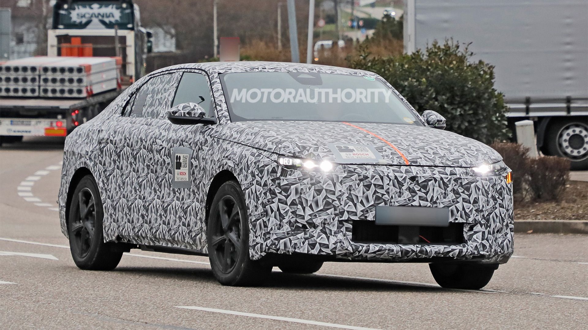 2025 DS 8 Crossback spy shots - Photo via Baldauf