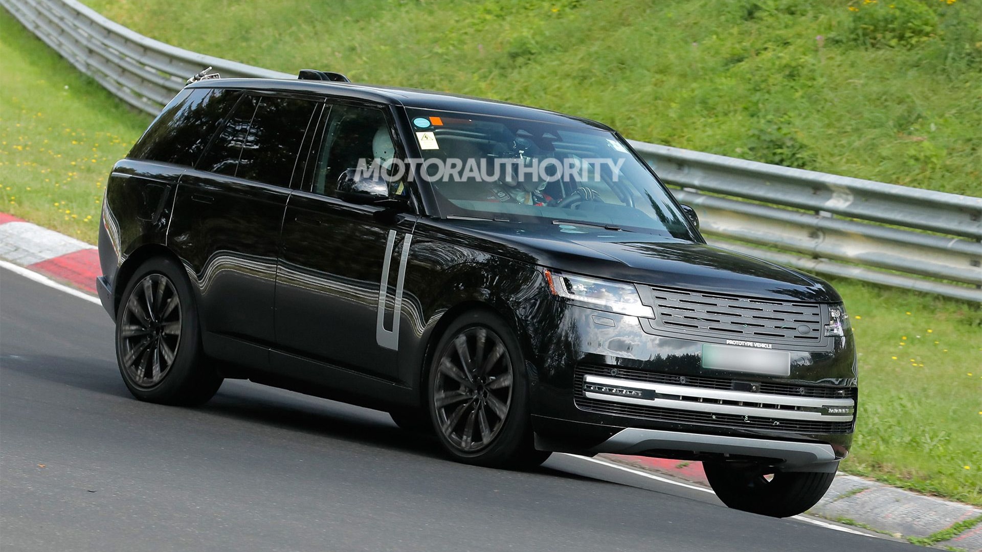 2026 Range Rover Electric spy shots - Photo via Baldauf