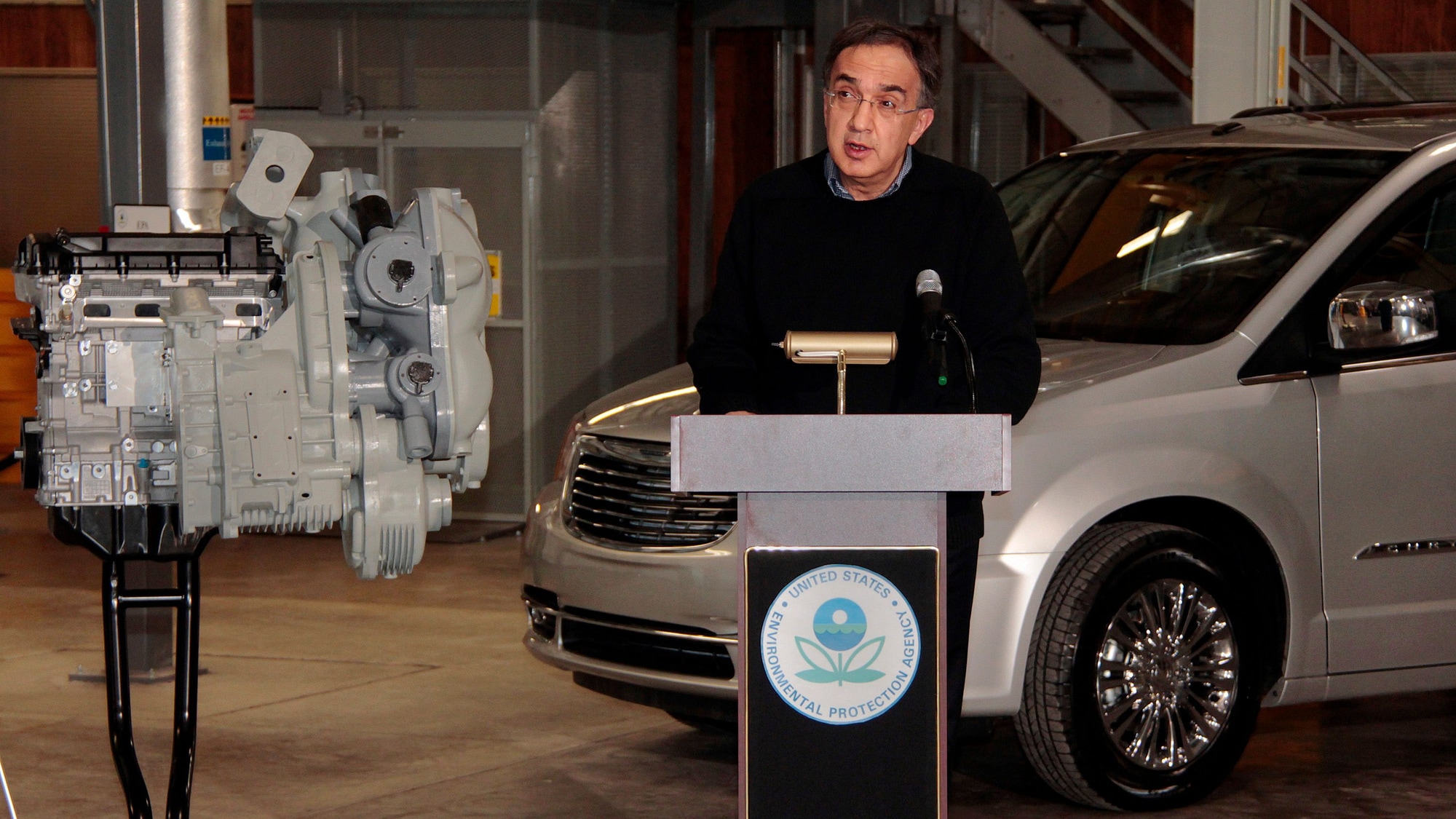 Chrysler's Sergio Marchionne & EPA Administrator Lisa Jackson announce hydraulic-hybrid program