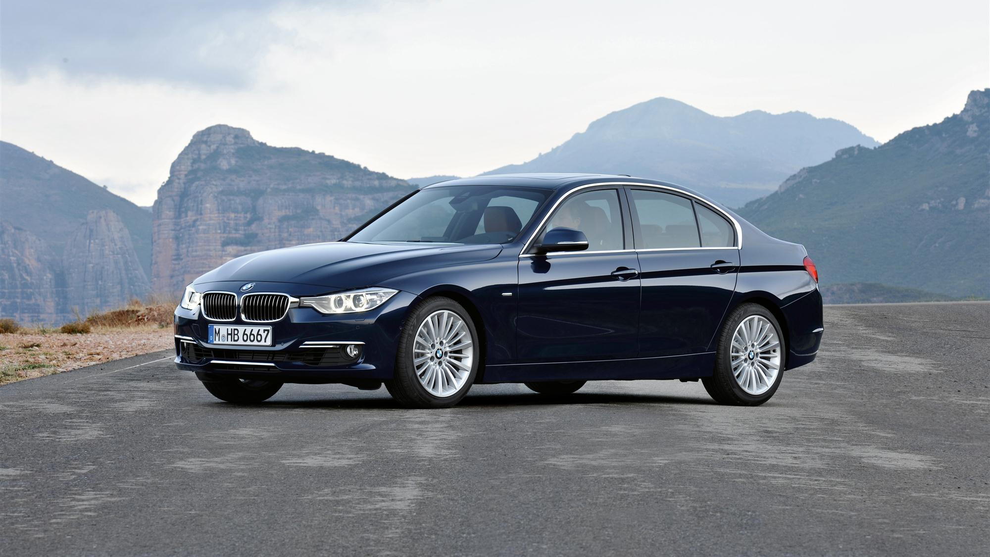 2012 BMW 3-Series Sedan Luxury Line